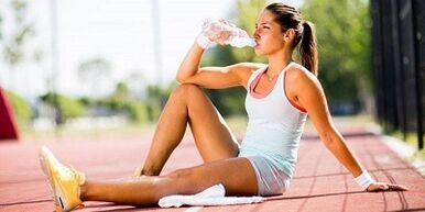 поддържане на режим на пиене и правилно хранене